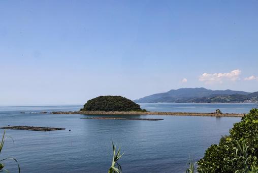Photo, islets of three-stringed japanese zither, tsushima, low tide, 