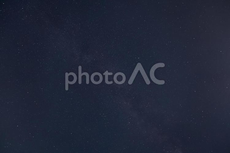夏の夜空に浮かぶたくさんの星 星空,星,夜空の写真素材