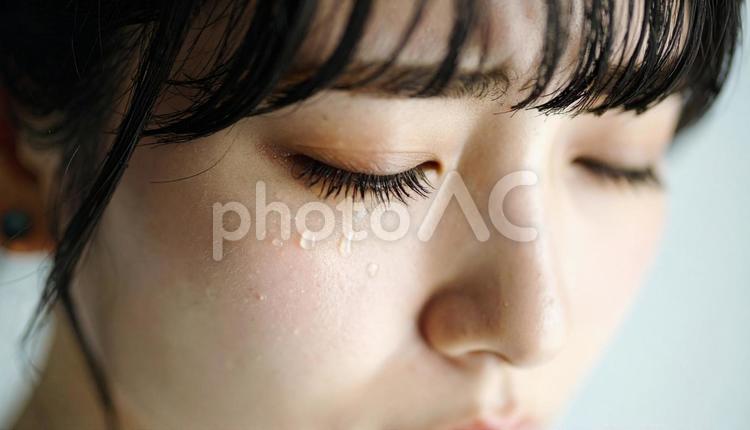 泣き顔の日本人の女性 涙,泣き顔,悲しいの写真素材