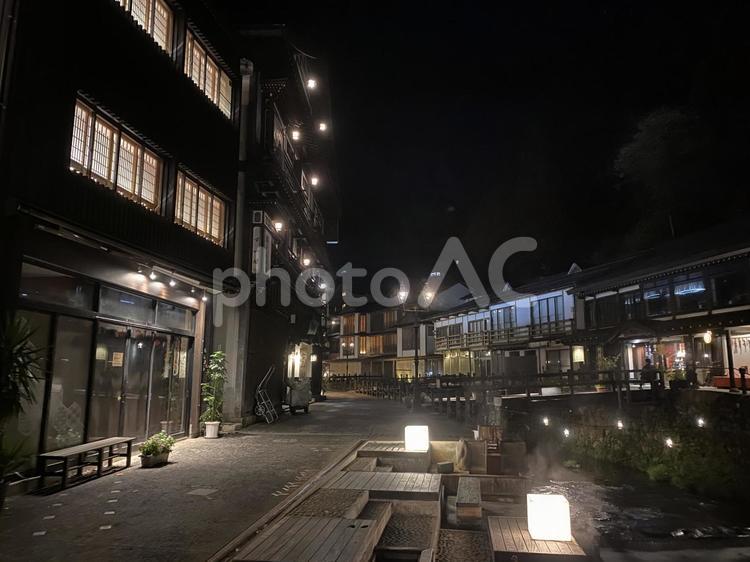 千と千尋の神隠しの舞台　銀山温泉 銀山温泉,温泉街,聖地の写真素材