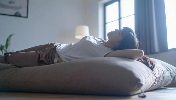 夏バテ 低血圧 生理痛 リラックス 女性の写真