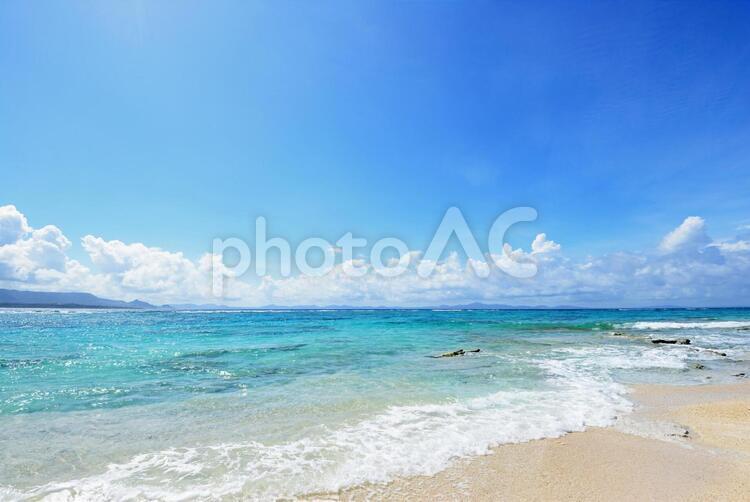 美しい沖縄のビーチと夏空 入道雲,沖縄,海の写真素材