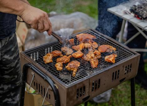 バーベキューの風景 バーベキュー,bbq,仲間の写真素材
