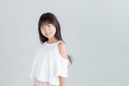 ロングヘアの健康的な女の子 ロングヘアの健康的な女の子 ロングヘア,笑顔,女の子の写真素材