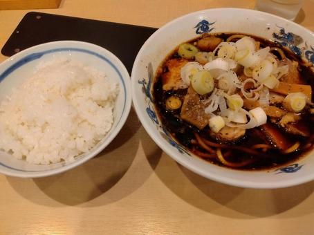 ブラックラーメン ブラックラーメンの写真