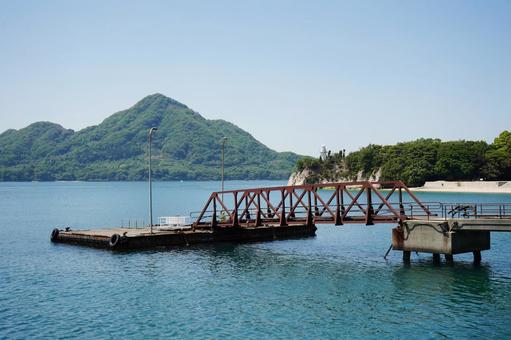 広島 大久野島 第一桟橋と灯台 うさぎ島,大久野島,毒ガスの島の写真素材