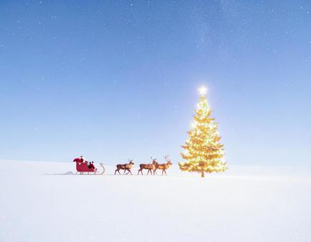クリスマスツリーとサンタクロース クリスマスツリーとサンタクロースの写真