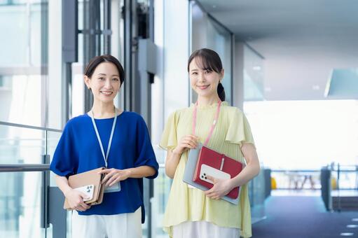 オフィスで仕事をするビジネスウーマン ビジネス,ビジネスウーマン,女性の写真素材