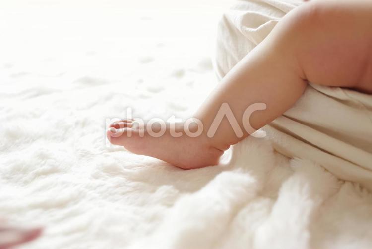 赤ちゃんのかわいい足のアップ 赤ちゃん,乳児,幼児の写真素材
