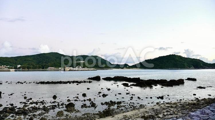慶留間島の浜から見た朝焼けが美しい阿嘉島 阿嘉,慶留間,朝焼けの写真素材