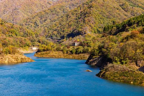 群馬県 奥四万湖の秋景色 群馬県 奥四万湖の秋景色の写真