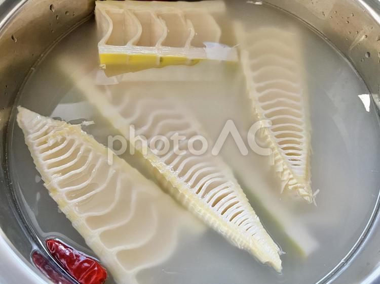 はくち(タケノコ)のアク抜き 筍,はくち,淡竹の写真素材