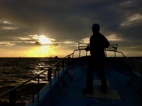 夕焼け 釣り人 夕焼け 釣り人の写真