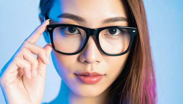 眼鏡をかけた知的で真面目そうな若い女性 眼鏡をかけた知的で真面目そうな若い女性の写真