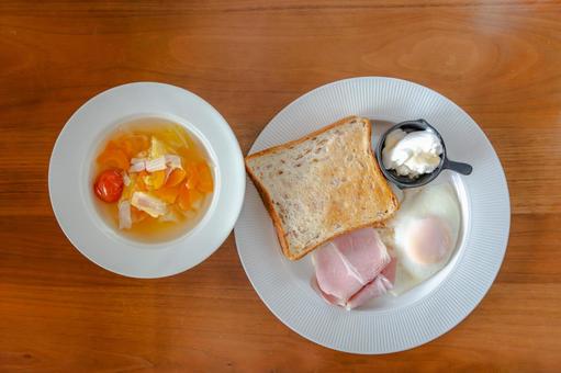 トーストと卵の朝食 トーストと卵の朝食 朝食,洋食,洋風の写真素材