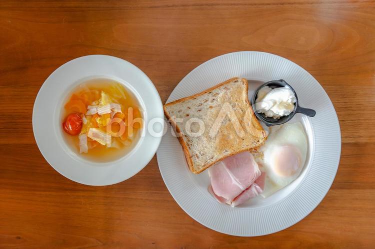 トーストと卵の朝食 朝食,洋食,洋風の写真素材