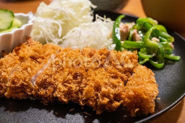 美味しいとんかつ定食 料理,食べ物,揚げ物の写真素材