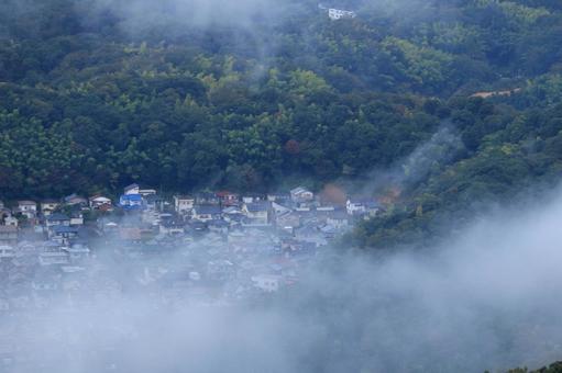 五老ヶ岳公園から見た京都府舞鶴湾の雲海 五老ヶ岳公園から見た京都府舞鶴湾の雲海の写真
