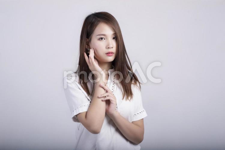 ポーズをとる中国人女性25 女性,中国人,外国人の写真素材