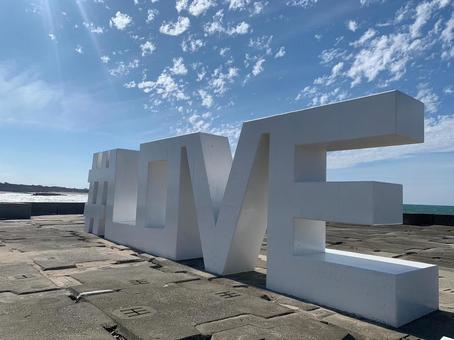 青空に映えるLOVEモニュメント ♯loveモニュメント広場,石川県,loveモニュメントの写真素材