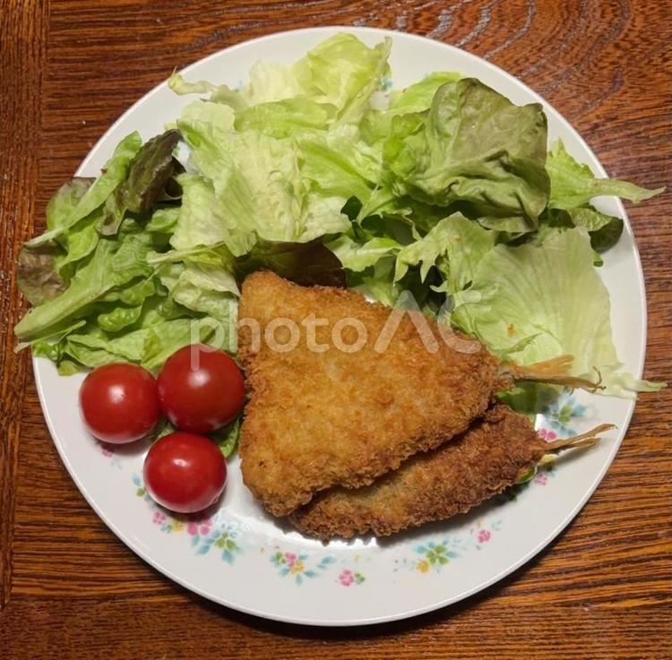 鯵フライとサニーレタスとミニトマト　1. 鯵フライ,揚げ物,サニーレタスの写真素材
