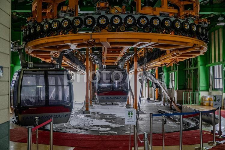 ロープウェイ乗り場 谷川岳ベースプラザ,ロープウェイ,建物の写真素材