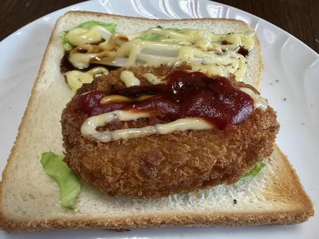 コロッケキャベツタマネギトースト　 コロッケ,キャベツ,タマネギの写真素材