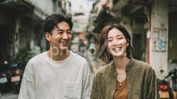 赤く染まる二人の愛の瞬間 カップル,恋人,男女の写真素材