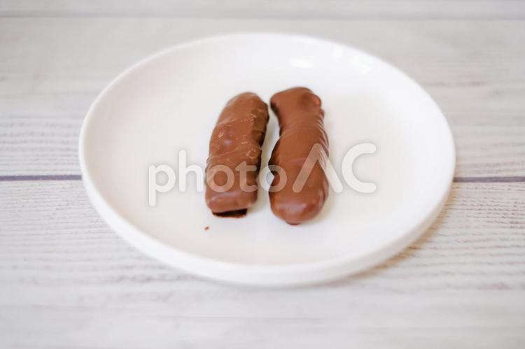 お皿に乗ったチョコレート チョコレート,チョコ,甘いの写真素材