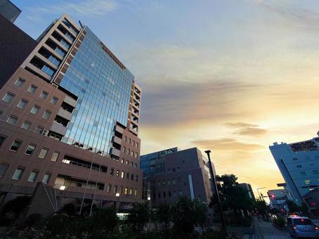 広島県「福山市役所」本庁舎と夕景 広島県「福山市役所」本庁舎と夕景 福山市役所,広島県,庁舎の写真素材
