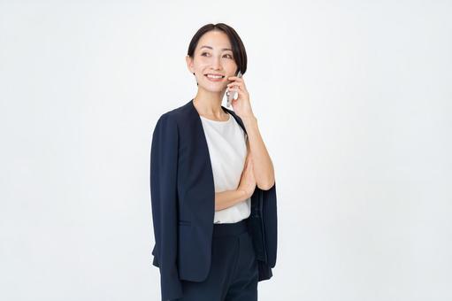 電話をするビジネスウーマン ビジネス,オフィス,電話の写真素材