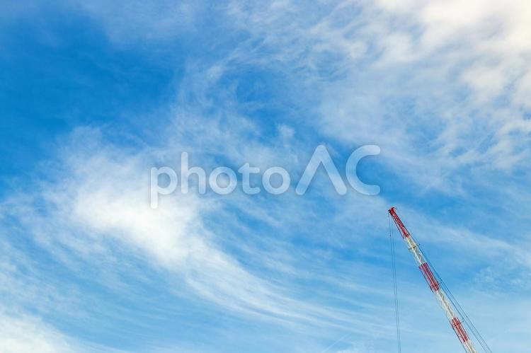 長崎のクレーンと空と雲 空,クレーン,青空の写真素材