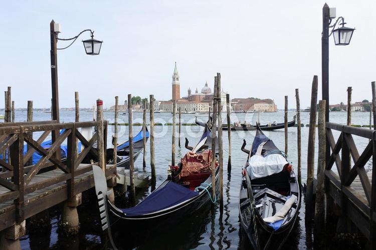 ヴェネチアのサン・ジョルジョ・マッジョーレ教会 ヴェネツィア,イタリア,運河の写真素材