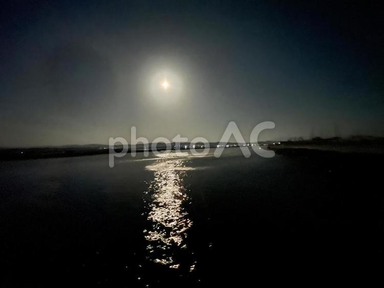 夜景　月　海 風景,自然,海の写真素材