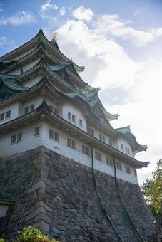 青空にそびえる名古屋城 名古屋城,城,天守閣の写真素材