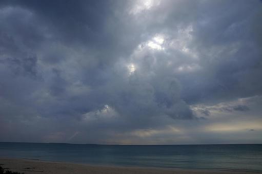 ニューカレドニア483 ウヴェア島 光芒 ニューカレドニア483 ウヴェア島 光芒の写真