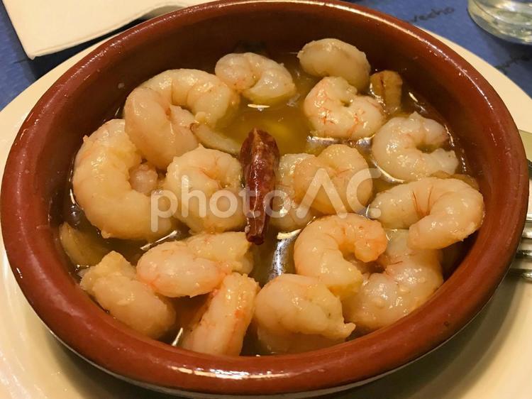スペイン、コルドバのエビのアヒージョ 海外,スペイン,スペイン料理の写真素材