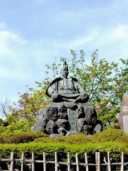 鎌倉・源氏山公園広場の源頼朝像 鎌倉・源氏山公園広場の源頼朝像 銅像,立体,彫像の写真素材
