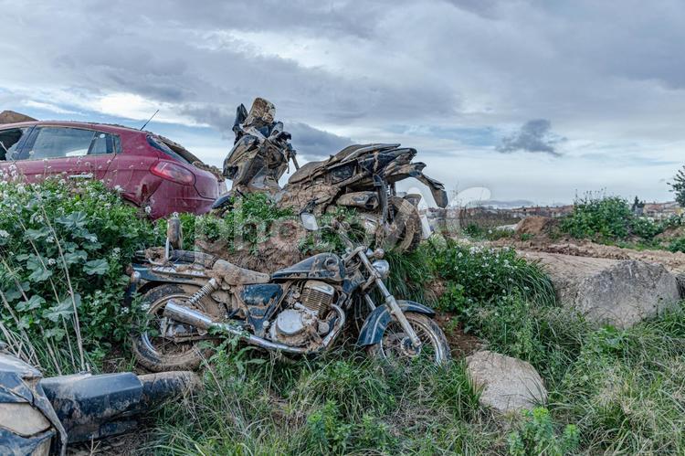 放置されたバイクや自動車 温暖化,水不足,乾燥の写真素材