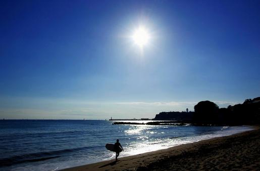 七里ヶ浜・海辺のシルエット 七里ヶ浜,海,海辺の写真素材
