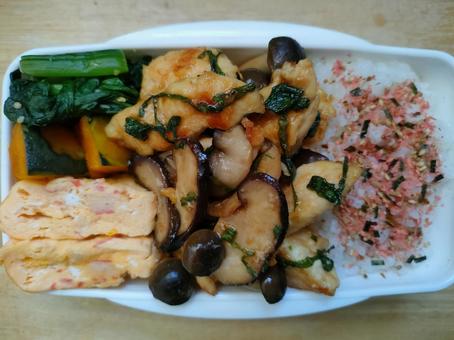 ささみ大葉めんつゆにんにく炒め弁当！ お弁当,お昼,お昼ごはんの写真素材