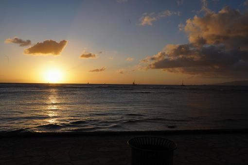 ハワイ ビーチ 夕日 ハワイ ビーチ 夕日の写真