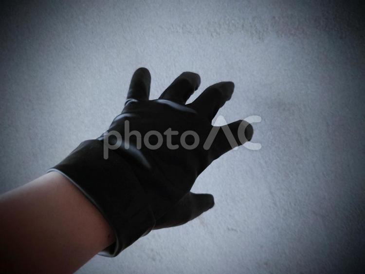 怪しい黒手袋の左手 襲う,掴む,犯人の写真素材