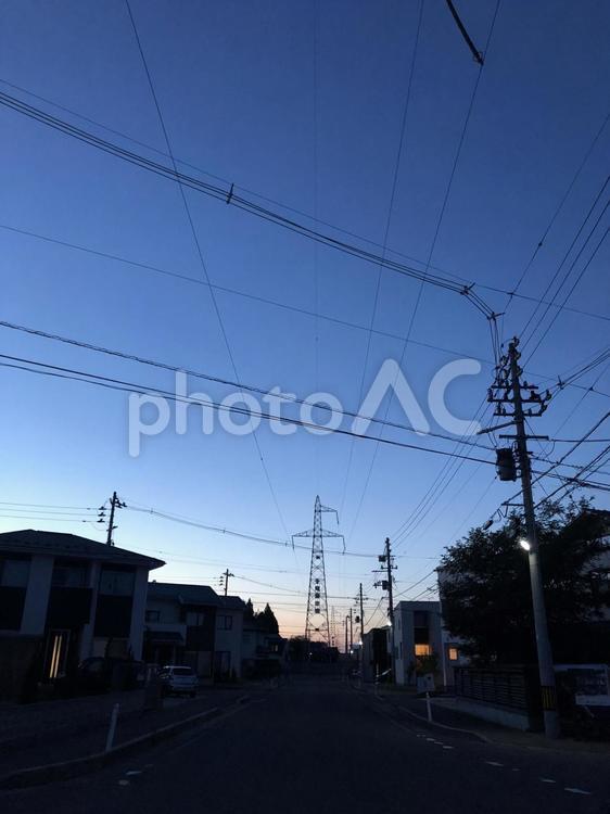 鉄塔のある風景 鉄塔,電線,電柱の写真素材