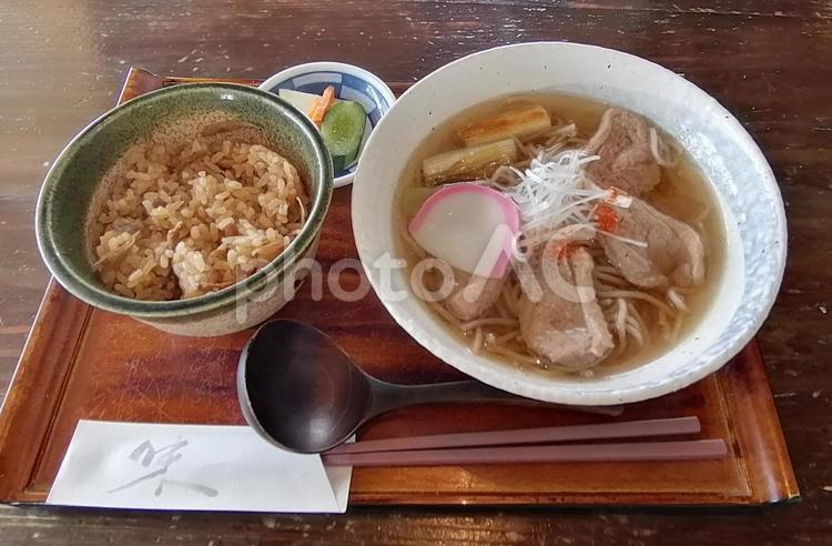 鴨南蕎麦と鶏めし 鴨南蕎麦,蕎麦,鴨の写真素材