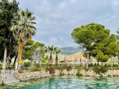 遺跡の上を泳げるクレオパトラプール 遺跡の上を泳げるクレオパトラプールの写真