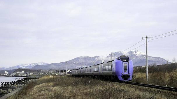有珠山とキハ281特急「北斗」 有珠山とキハ281特急「北斗」 キハ281系,廃車鉄道車両,ディーゼル特急列車の写真素材