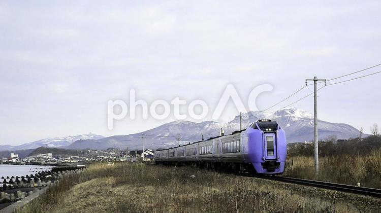有珠山とキハ２８１特急「北斗」 キハ２８１系,廃車鉄道車両,ディーゼル特急列車の写真素材