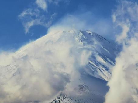 冬の富士山の山頂 冬の富士山の山頂の写真