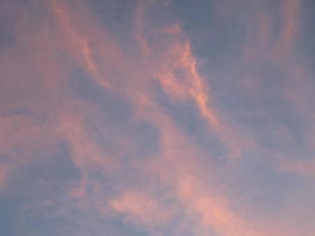 夕焼けの赤い雲 夕焼けの赤い雲の写真